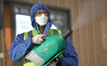 Le virus se répand dans le monde mais tue moins en Chine Le virus se répand dans le monde mais tue moins en Chine