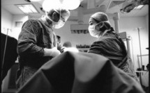 Marrakech : Des médecins opèrent une chirurgie cérébrale sur un homme conscient