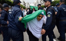 Reprise des manifestations du vendredi en Algérie par le Hirak Reprise des manifestations du vendredi en Algérie par le Hirak